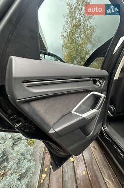 Позашляховик / Кросовер Audi Q3 2022 в 