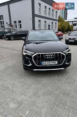 Позашляховик / Кросовер Audi Q3 2019 в 