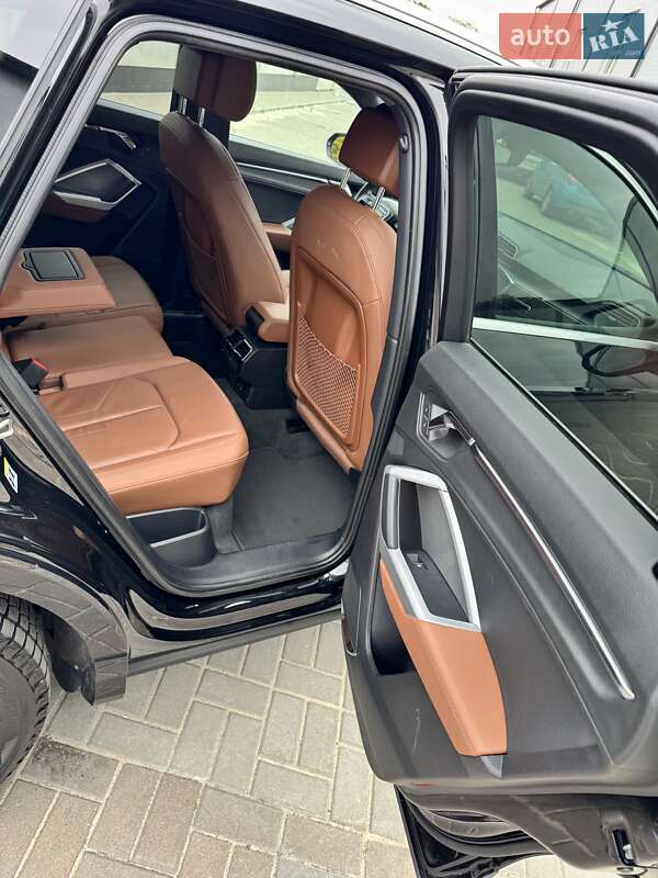 Позашляховик / Кросовер Audi Q3 2019 в Києві фото 32 Позашляховик / Кросовер Audi Q3 2019 в Києві
