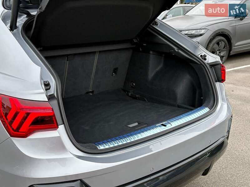 Позашляховик / Кросовер Audi Q3 2024 в Києві