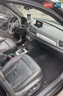 Внедорожник / Кроссовер Audi Q3 2015 в 