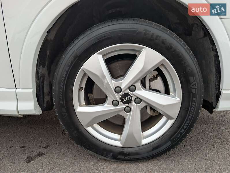 Позашляховик / Кросовер Audi Q3 2021 в Рівному