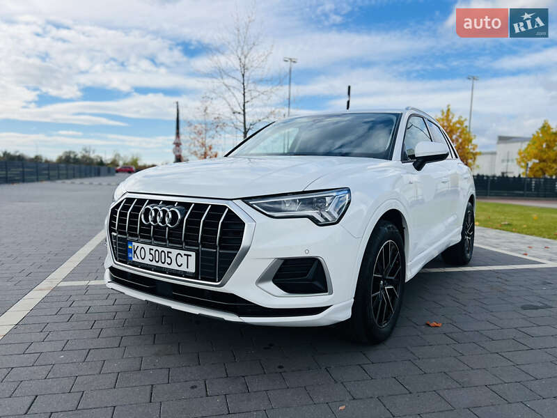 Позашляховик / Кросовер Audi Q3 2022 в Мукачевому