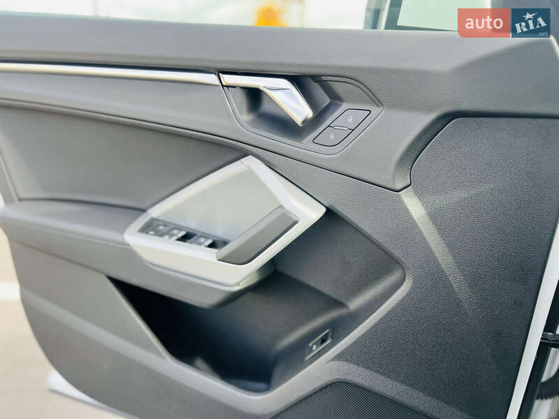 Позашляховик / Кросовер Audi Q3 2022 в Мукачевому