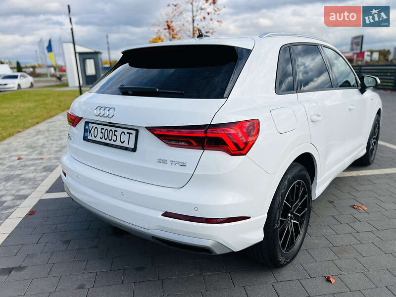 Позашляховик / Кросовер Audi Q3 2022 в Мукачевому
