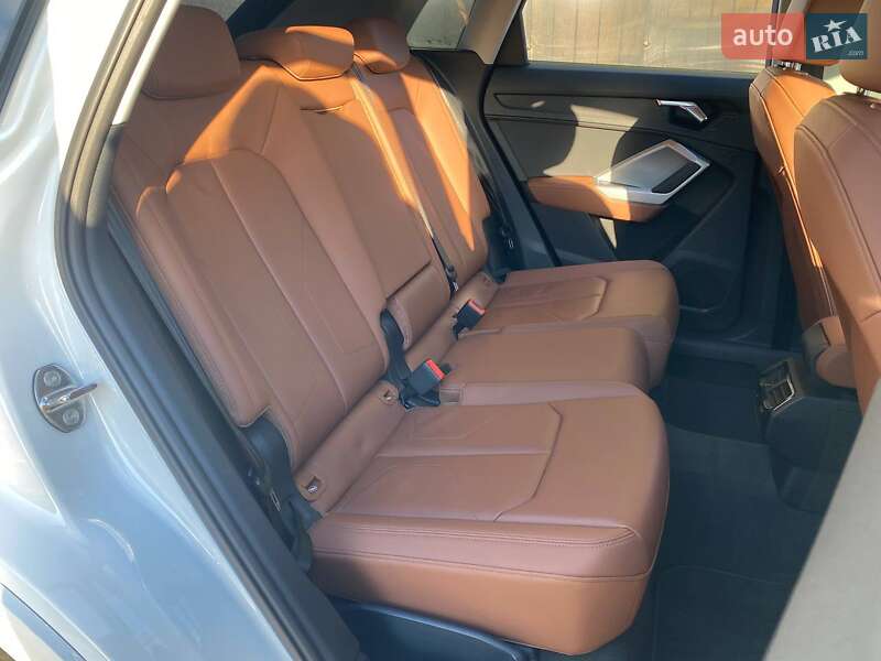 Позашляховик / Кросовер Audi Q3 2022 в Києві фото 11 Позашляховик / Кросовер Audi Q3 2022 в Києві