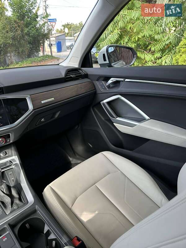 Внедорожник / Кроссовер Audi Q3 2019 в Харькове