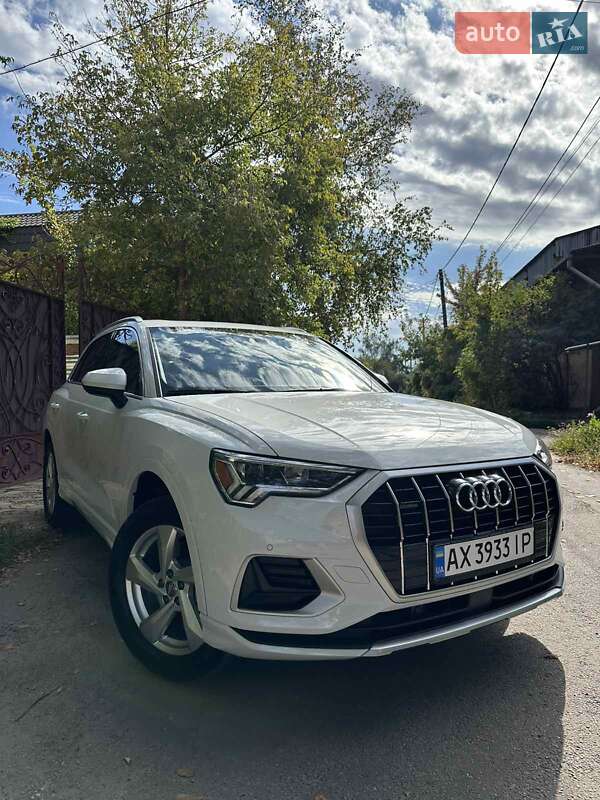 Внедорожник / Кроссовер Audi Q3 2019 в Харькове