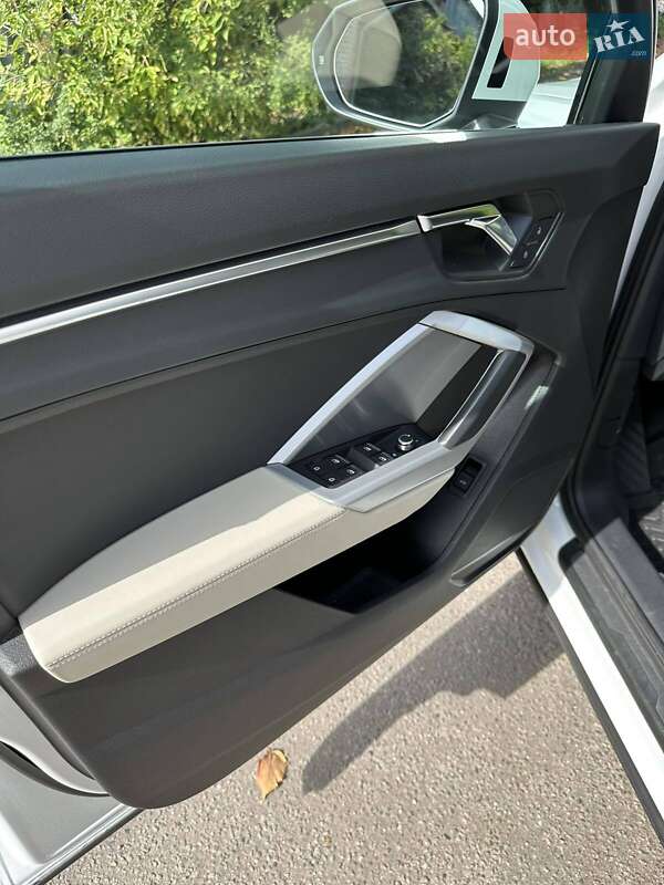 Внедорожник / Кроссовер Audi Q3 2019 в Харькове