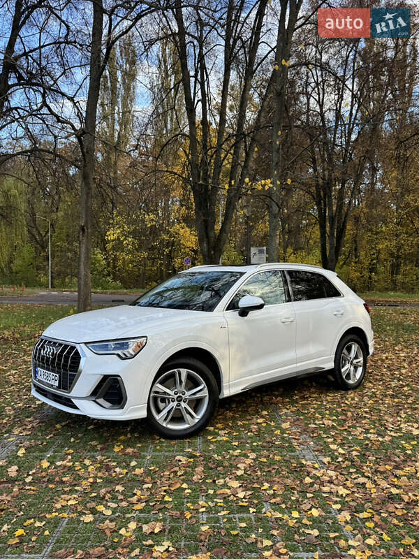 Позашляховик / Кросовер Audi Q3 2023 в Києві