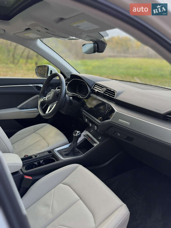 Позашляховик / Кросовер Audi Q3 2023 в Києві