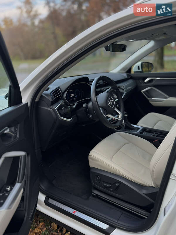 Позашляховик / Кросовер Audi Q3 2023 в Києві
