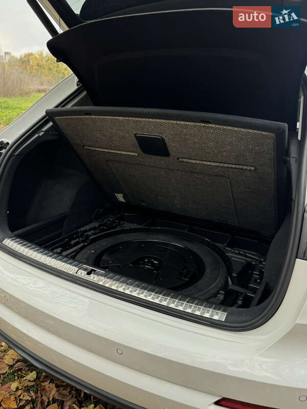 Позашляховик / Кросовер Audi Q3 2023 в Києві