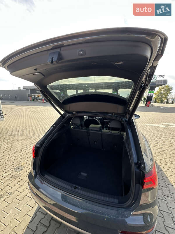 Внедорожник / Кроссовер Audi Q3 2019 в Тернополе