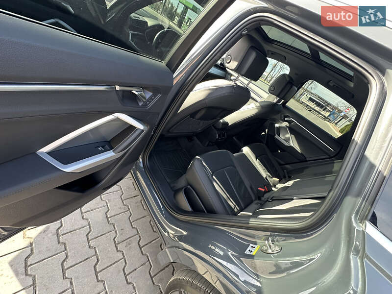 Внедорожник / Кроссовер Audi Q3 2019 в Тернополе