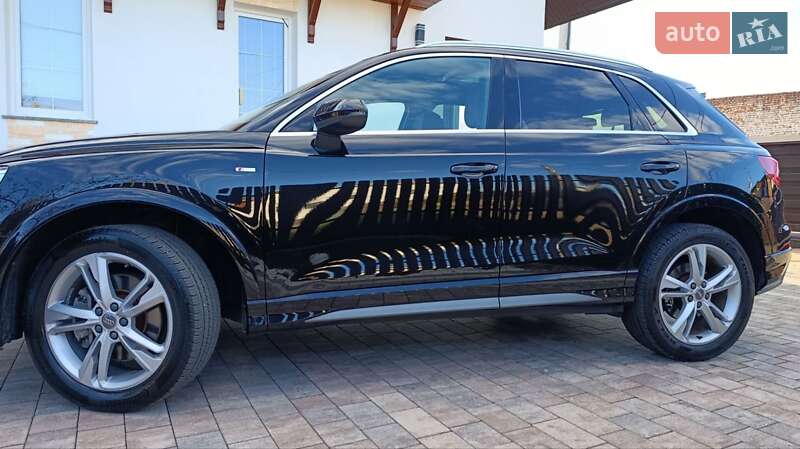 Внедорожник / Кроссовер Audi Q3 2019 в Стрые