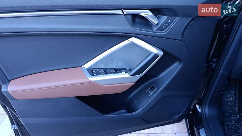 Внедорожник / Кроссовер Audi Q3 2019 в Стрые