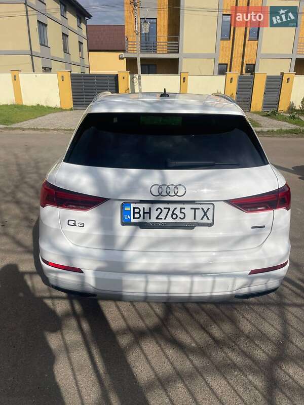 Внедорожник / Кроссовер Audi Q3 2019 в Киеве
