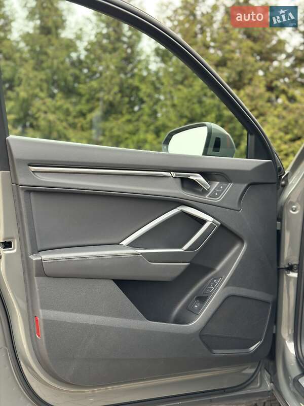 Внедорожник / Кроссовер Audi Q3 2023 в Киеве