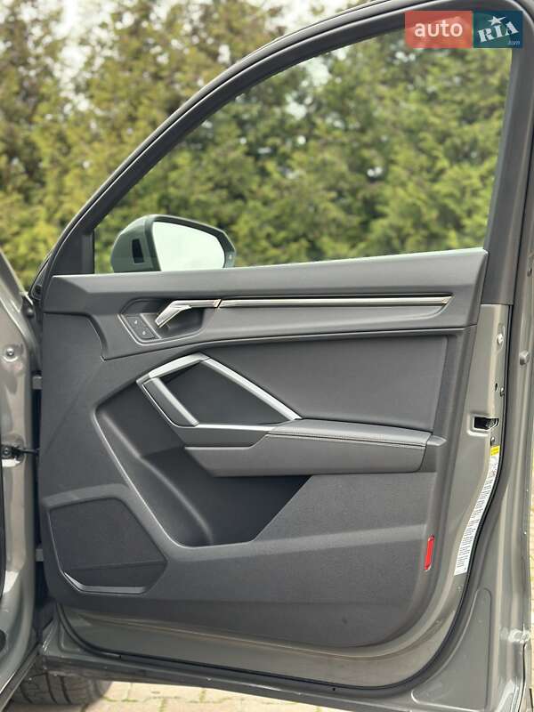 Внедорожник / Кроссовер Audi Q3 2023 в Киеве