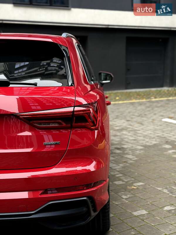 Позашляховик / Кросовер Audi Q3 2020 в Івано-Франківську