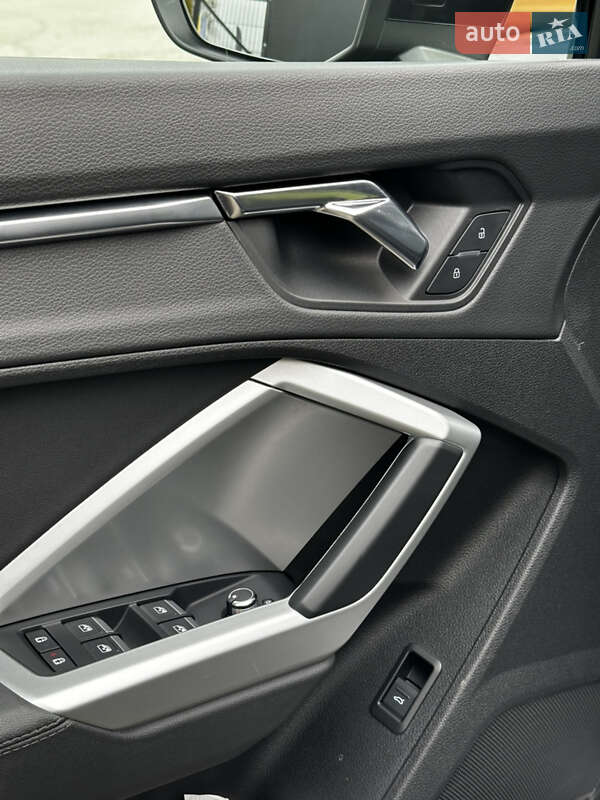 Позашляховик / Кросовер Audi Q3 2019 в Львові фото 8 Позашляховик / Кросовер Audi Q3 2019 в Львові