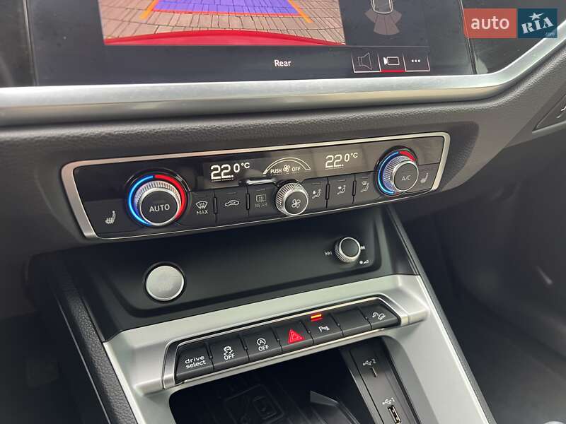 Внедорожник / Кроссовер Audi Q3 2020 в Ровно