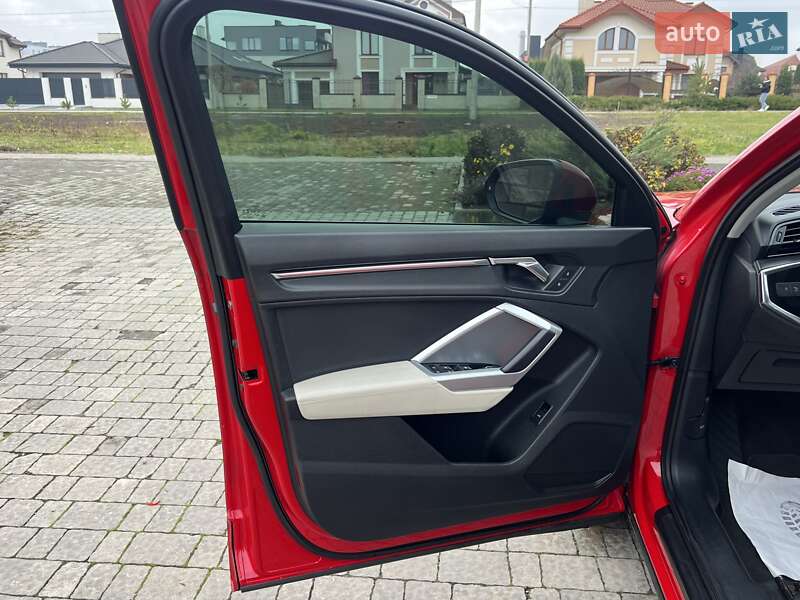 Внедорожник / Кроссовер Audi Q3 2020 в Ровно