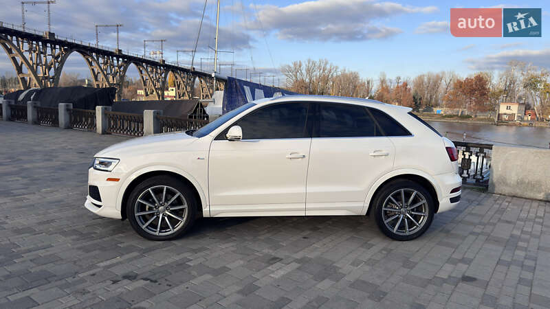 Позашляховик / Кросовер Audi Q3 2018 в Дніпрі