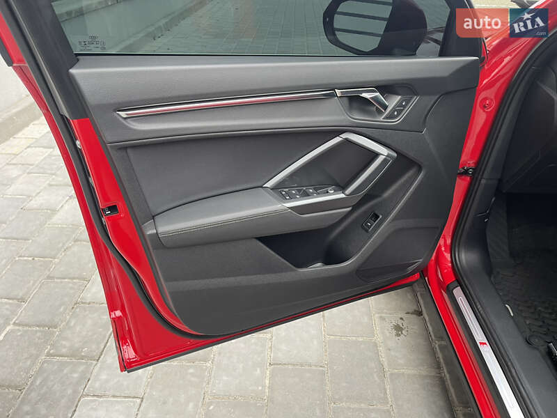 Внедорожник / Кроссовер Audi Q3 2020 в Ровно