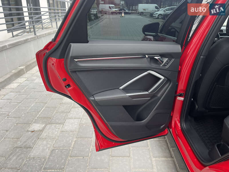 Внедорожник / Кроссовер Audi Q3 2020 в Ровно