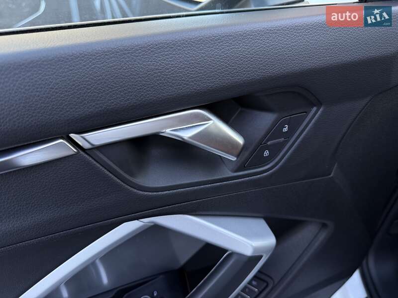 Позашляховик / Кросовер Audi Q3 2024 в Львові фото 40 Позашляховик / Кросовер Audi Q3 2024 в Львові