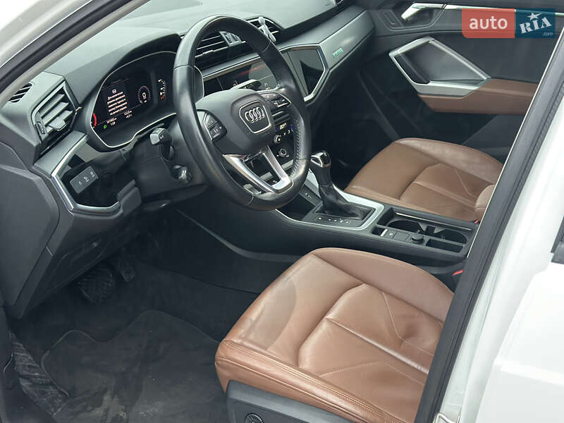 Внедорожник / Кроссовер Audi Q3 2020 в Киеве