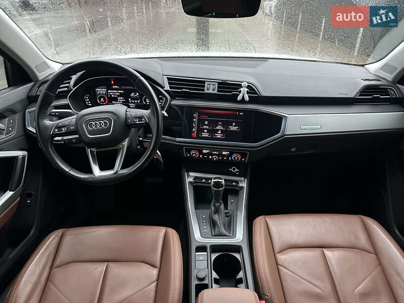 Внедорожник / Кроссовер Audi Q3 2020 в Киеве