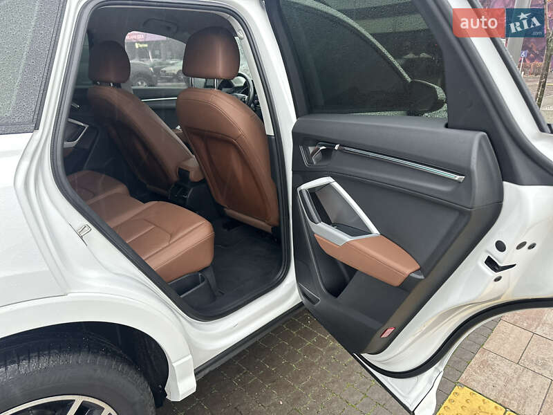 Внедорожник / Кроссовер Audi Q3 2020 в Киеве