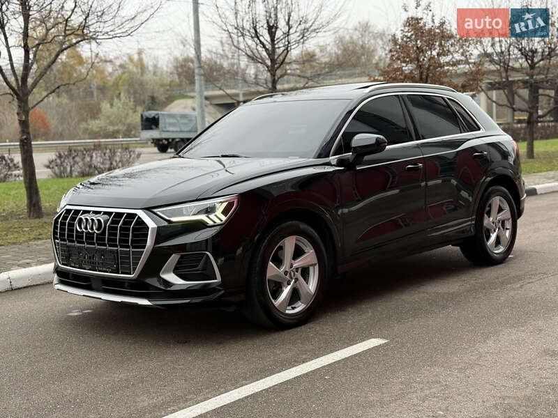 Внедорожник / Кроссовер Audi Q3 2020 в Киеве