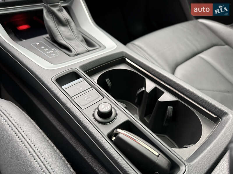 Внедорожник / Кроссовер Audi Q3 2020 в Киеве