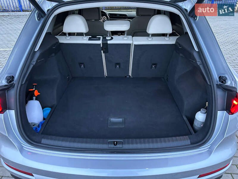 Внедорожник / Кроссовер Audi Q3 2020 в Тернополе