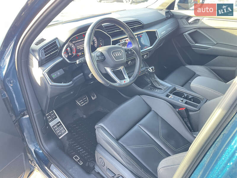Позашляховик / Кросовер Audi Q3 2021 в Львові
