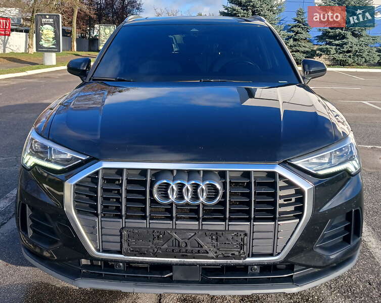 Внедорожник / Кроссовер Audi Q3 2021 в Киеве