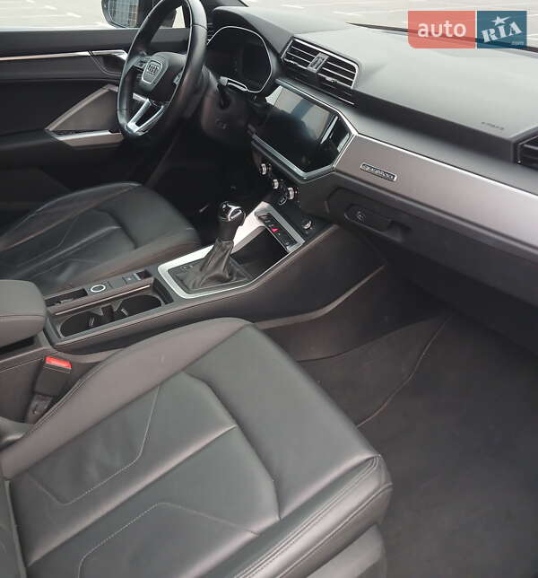 Внедорожник / Кроссовер Audi Q3 2021 в Киеве