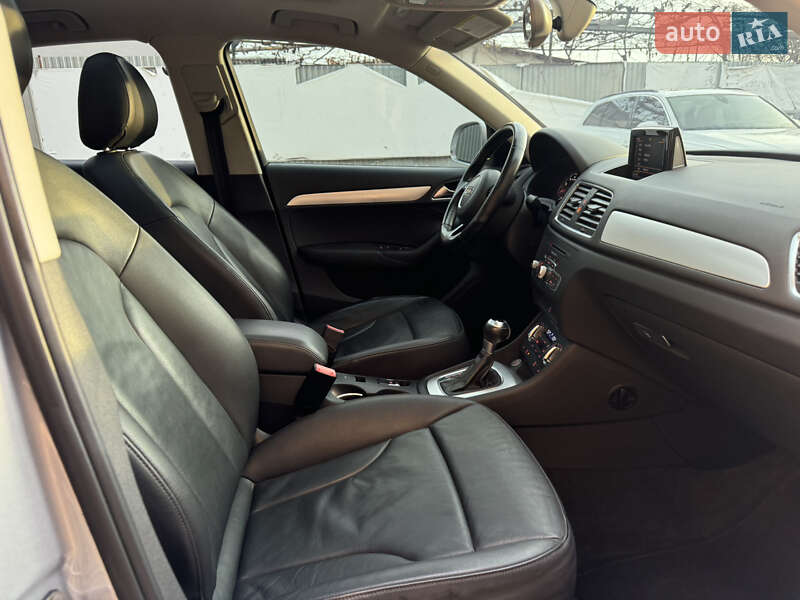 Внедорожник / Кроссовер Audi Q3 2015 в Ужгороде