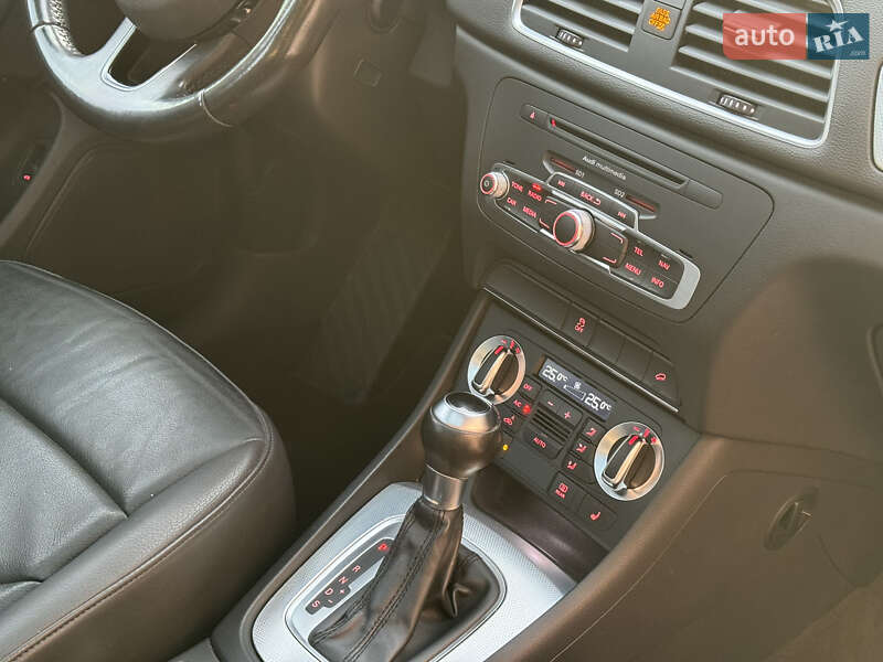 Внедорожник / Кроссовер Audi Q3 2015 в Ужгороде