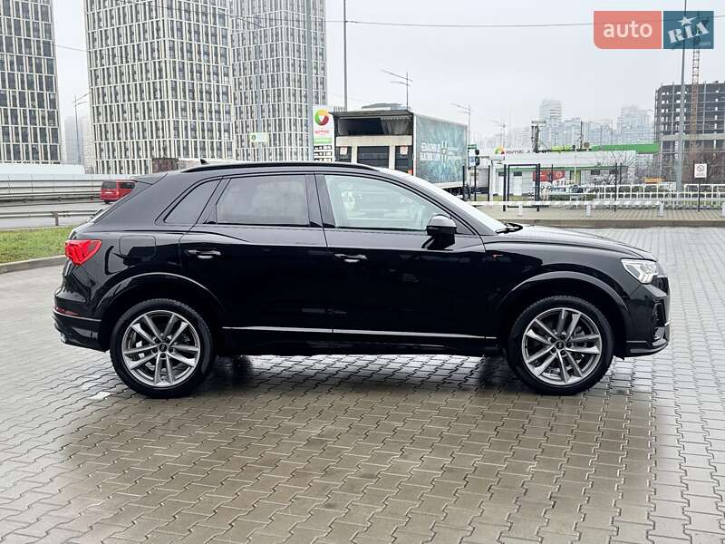 Внедорожник / Кроссовер Audi Q3 2024 в Киеве