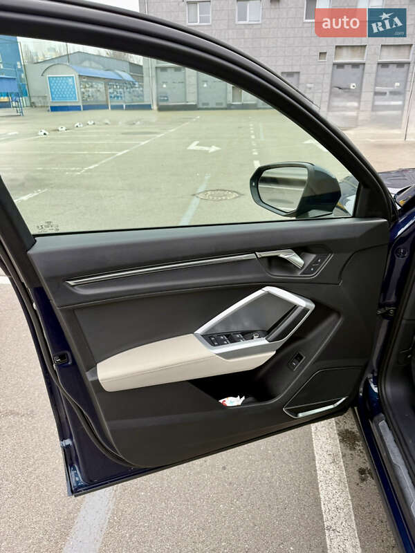Позашляховик / Кросовер Audi Q3 2019 в Києві