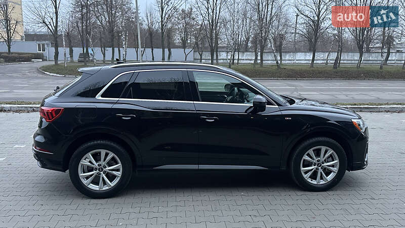 Внедорожник / Кроссовер Audi Q3 2020 в Киеве