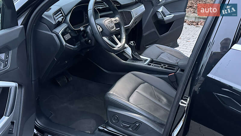 Внедорожник / Кроссовер Audi Q3 2020 в Киеве