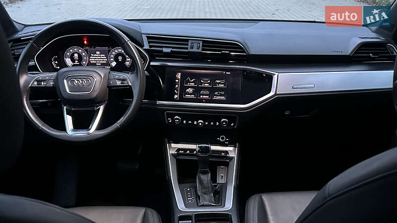 Внедорожник / Кроссовер Audi Q3 2020 в Киеве