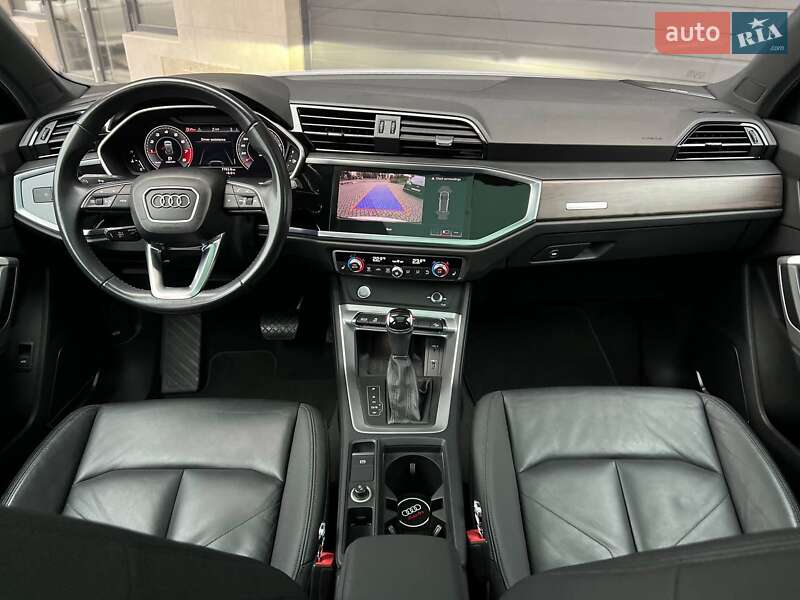 Внедорожник / Кроссовер Audi Q3 2019 в Одессе