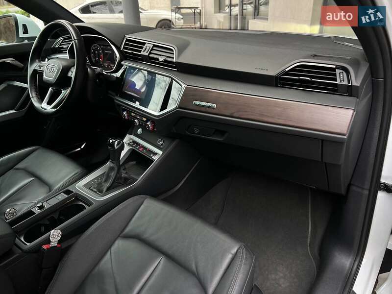 Внедорожник / Кроссовер Audi Q3 2019 в Одессе